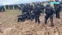 Экоактивисты против полиции: акция протеста против добычи угля в немецкой деревне Лютцерат закончилась столкновениями