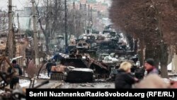 Разбитая российская военная техника в Буче