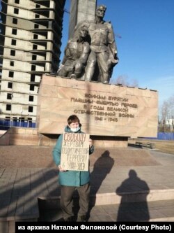 Наталья Филонова на акции в поддержку политзаключенных