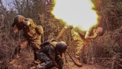 Украинские войска ведут огонь из миномета в Донецкой области