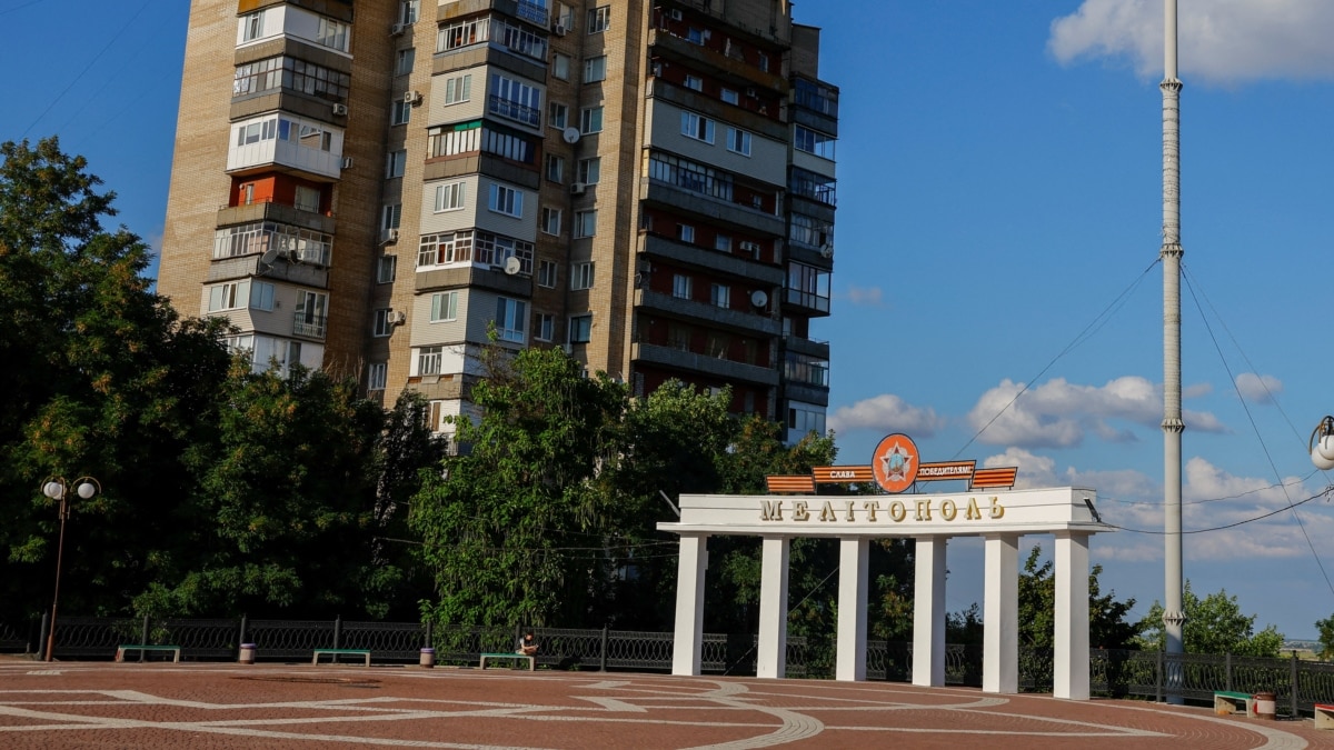 В оккупированном Мелитополе при взрыве автомашины пострадал бывший 