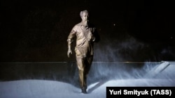 Памятник Солженицыну во Владивостоке