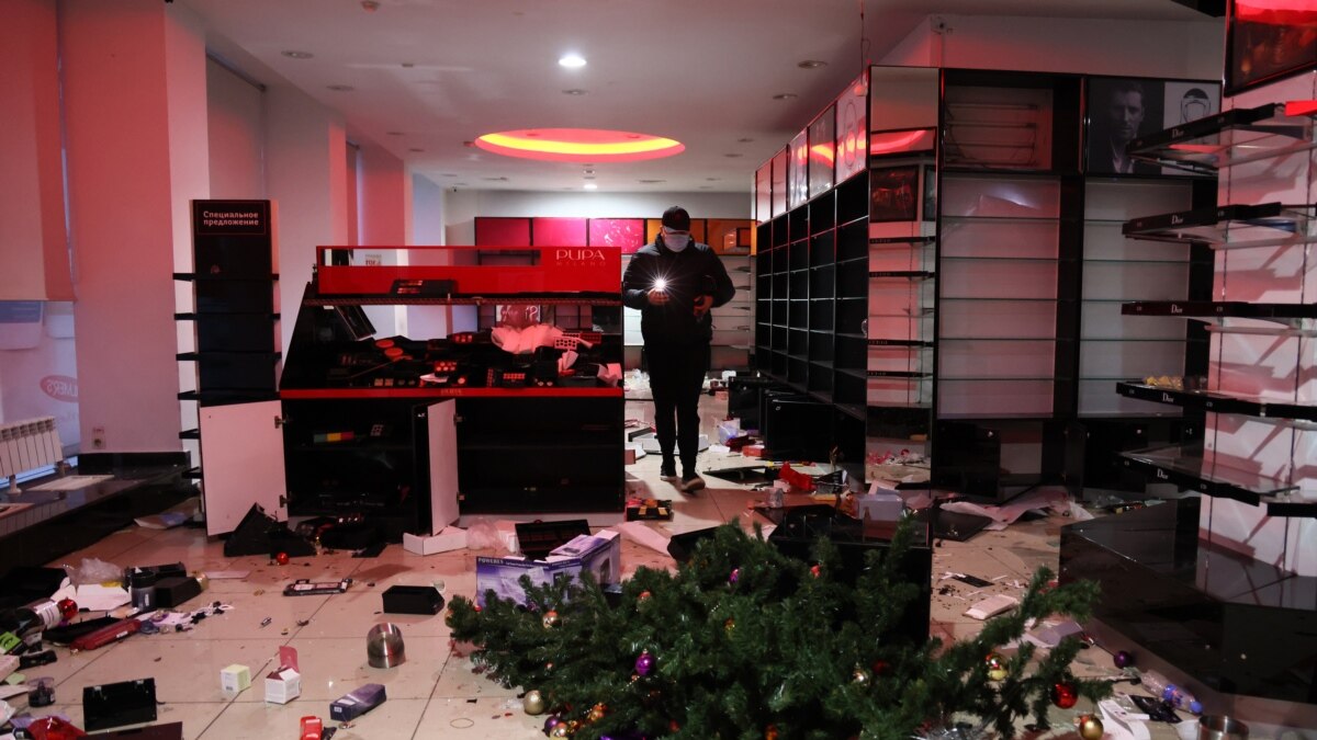 В Казахстане торговые сети оценили ущерб от действий мародеров в $57 млн