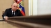 Путин утвердил "военные" поправки в УК РФ. Теперь за дезертирство и добровольную сдачу в плен будут лишать свободы на срок до 10 лет