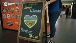 Вкус Украины: семейная пара кормит блинами в метро Нью-Йорка