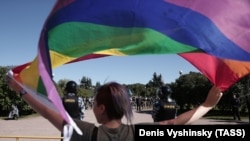 Митинг ЛГБТ-активистов на Марсовом поле, 2013 год. Иллюстративное фото