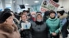 В Алматы родственники задержанных во время протестов пришли в прокуратуру с требованием отпустить людей и прекратить пытки 
