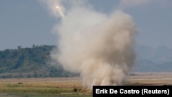 Фото использовано в качестве иллюстрации. Американские военные запускают ракету системы HIMARS во время военных учений с филиппинскими войсками в Капасе, Тарлак, на севере Филиппин, 14 апреля 2016 года