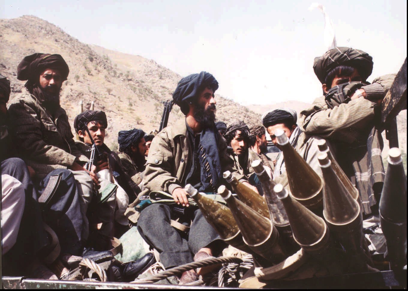 Сторонники движения «Талибан» на подходе к Кабулу, Афганистан. 3 октября 1996