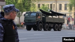 Российские беспилотники во время парада в Москве, архивное фото 