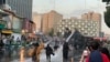 Снятые хиджабы и отрезанные волосы: в Иране продолжаются протесты после гибели 22-летней студентки, задержанной полицией нравов