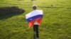 "Встать на защиту Родины". Как российских школьников раз в неделю учат патриотизму на "Разговорах о важном"