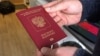 "Попаду в руки спецслужб – мне хана". Россиянин уехал в Украину и написал в паспорте "Путин х**ло". Теперь ему грозит депортация на родину