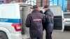 В Москве задержанную за расклейку антивоенных листовок девушку избивали полицейские и угрожали найти "в жопе наркотики" – "Медиазона"