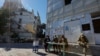 Члены так называемой избирательной комиссии возле разрушенного жилого дома на третий день псевдореферендума о присоединении так называемой "ДНР" к России. Мариуполь, Украина, 25 сентября 2022 года