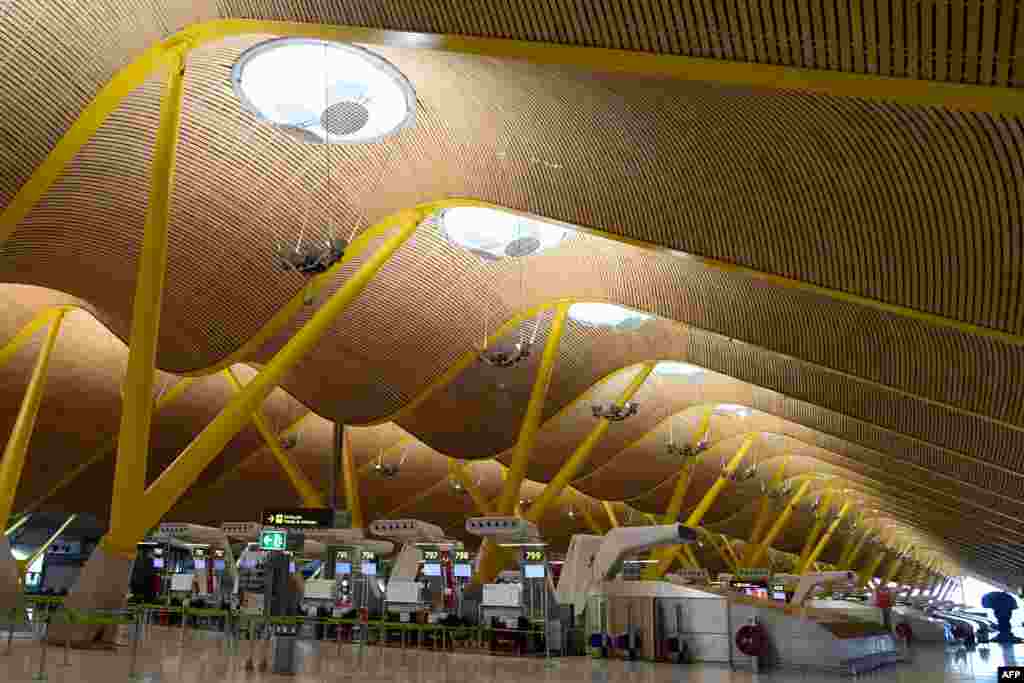 Международный аэропорт в Мадриде, Испания. 7 апреля 2020 года