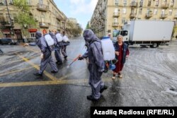 Дезинфекция улиц Баку, Азербайджан, 18 апреля