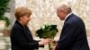 Меркель вновь обсудила с Лукашенко ситуацию с мигрантами на белорусско-польской границе