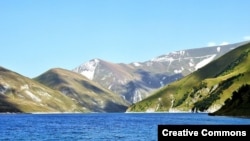 Горное озеро Кезеной на границе Чечни и Дагестана, самое большое на Северном Кавказе