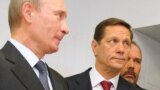Михаил Мень (на заднем плане) с президентом России Владимиром Путиным и вице-премьером Александром Жуковым