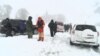 Единственная платная дорога Таджикистана завалена снегом, сотни машин стоят в заторах