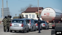 Вооруженные "вежливые люди" в Крыму весной 2014 года