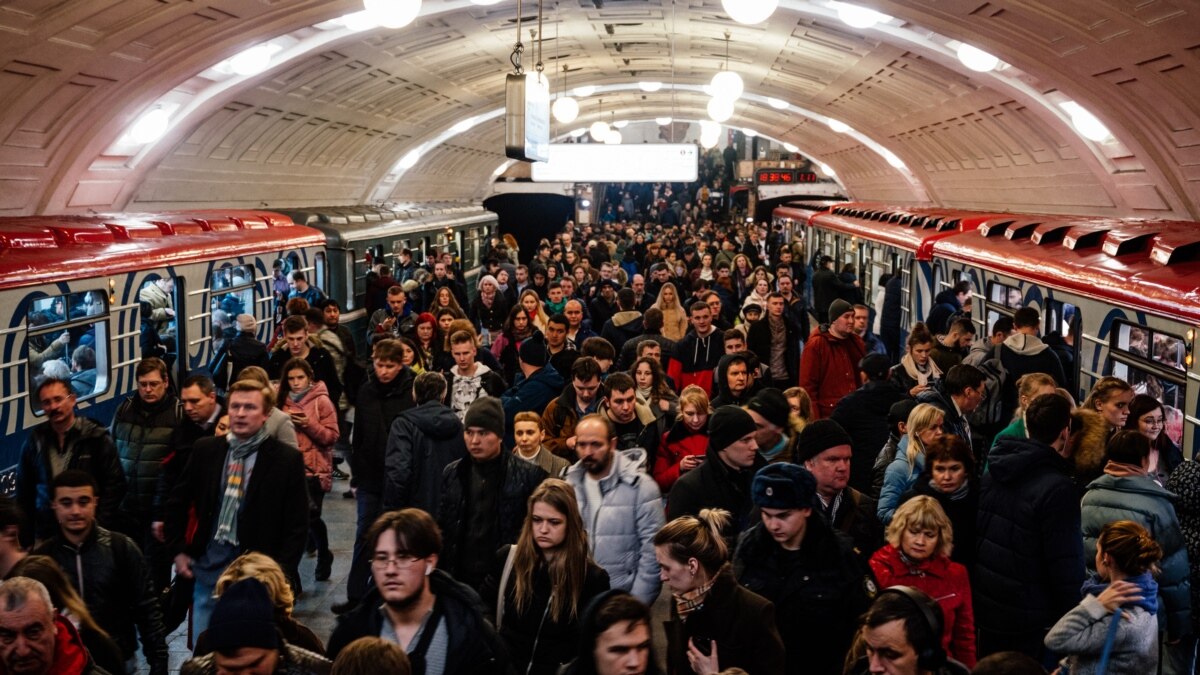 Стоит ли закрывать московское метро из-за коронавируса