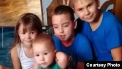 Дети многодетного Анатолия Моисеева