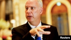 Кирилл Дмитриев, гендиректор Российского фонда прямых инвестиций и муж Натальи Поповой — близкой подруги дочери Путина Катерины Тихоновой