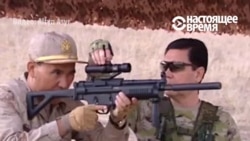 Президент Туркменистана показывает силовикам, как обращаться с оружием