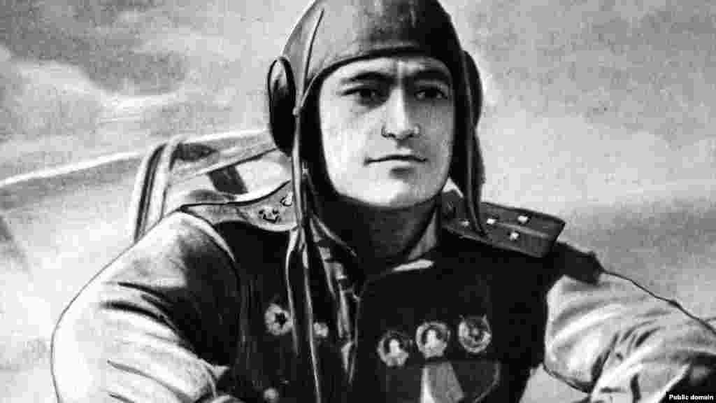 Советская авиация также интенсивно бомбила позиции немецких войск. На снимке &ndash; советский военный летчик-ас Амет-Хан Султан. Во время бомбардировок Сталинграда он был сбит и спасся с помощью парашюта.&nbsp;
