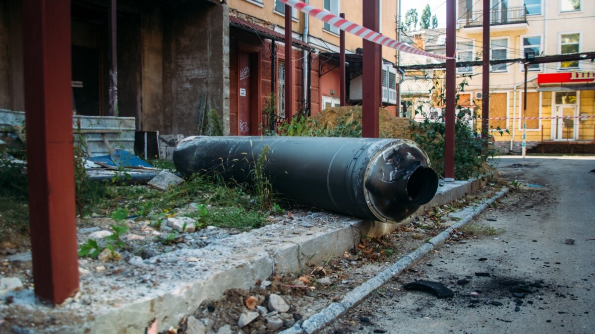 После российского удара по Николаеву в городе начались пожары, ранена  женщина