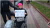 "Хочешь как я?" Рассказ москвички в инвалидном кресле, у которой полицейские отобрали плакат на акции против мобилизации