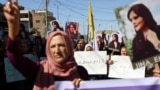 В Иране уже 10 дней идут протесты после смерти девушки, избитой "полицией нравов". Власти отключили в стране интернет