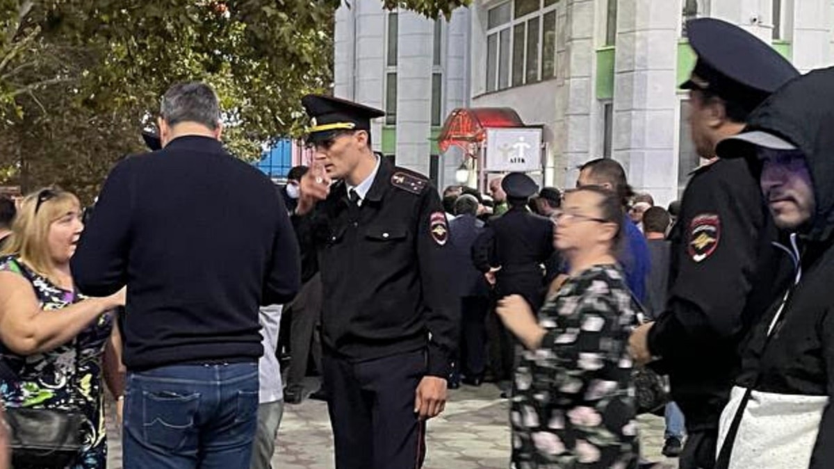 В Махачкале на митинге против мобилизации задержали более 100 человек.  Против некоторых из них возбуждены уголовные дела