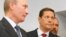 Михаил Мень (на заднем плане) с президентом России Владимиром Путиным и вице-премьером Александром Жуковым
