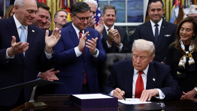 Трамп подписал документ о прекращении в США шатдауна и возобновлении работы правительства. Шатдаун стал самым длительным в истории