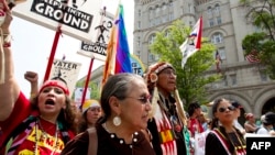 Участники демонстрации в Вашингтоне в поддержку охраны окружающей среды
