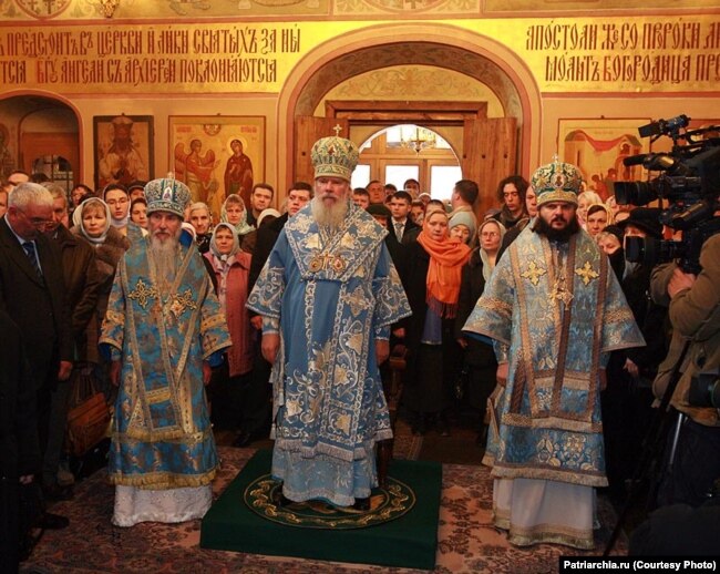 Патриаршая служба во время празднования возобновления канонического общения РПЦ и РПЦЗ 4 ноября 2007 года. Слева – митрополит Берлинский Марк. Фото: Patriarchia.ru