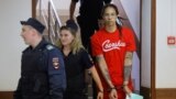 Америка: баскетболистка Бриттни Грайнер возвращается домой из российской колонии
