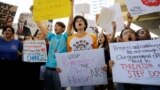 Америка: школьники против оружия и как приняли отставку Тиллерсона