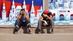 "Люди готовятся к худшему". Социолог Дубровский объясняет, почему настроения и оптимизм россиян резко пошли вниз в последние недели