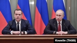 Премьер Дмитрий Медведев и президент России Владимир Путин во время встречи с правительством 15 января 2020 года, когда оно подало в отставку. Фото: ТАСС