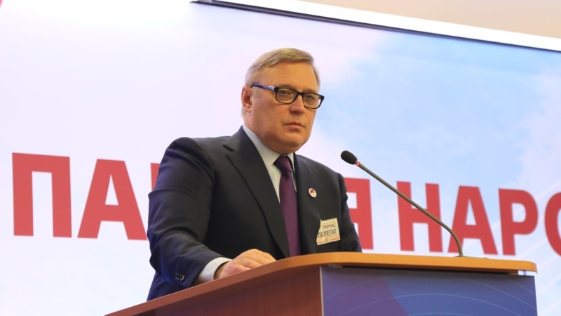 Росфинмониторинг включил экс-премьера РФ Касьянова и экономиста Гуриева в список "террористов и экстремистов"