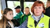 Кондуктор троллейбуса в Могилеве учит белорусскому языку пассажиров