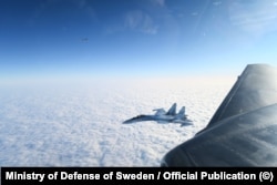 Перехват российского истребителя Су-35С самолетом ВВС Швеции, 22 января 2026 года