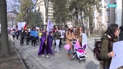 Отметить 8 Марта после 1 июля. В Бишкеке запретили проводить Марш женщин