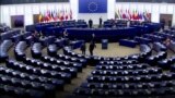 "Этот парламент смехотворен": гневная речь главы Еврокомиссии в Европарламенте