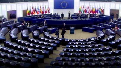 Глава Еврокомиссии обвинил Европарламент в неуважении к маленьким странам и  сказал, что организация "смехотворна"