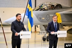 Президент Украины Владимир Зеленский и премьер-министр Швеции Ульф Кристерссон объявляют о сделке по поставке истребителей Gripen. Упсала, Швеция, 28 мая 2026